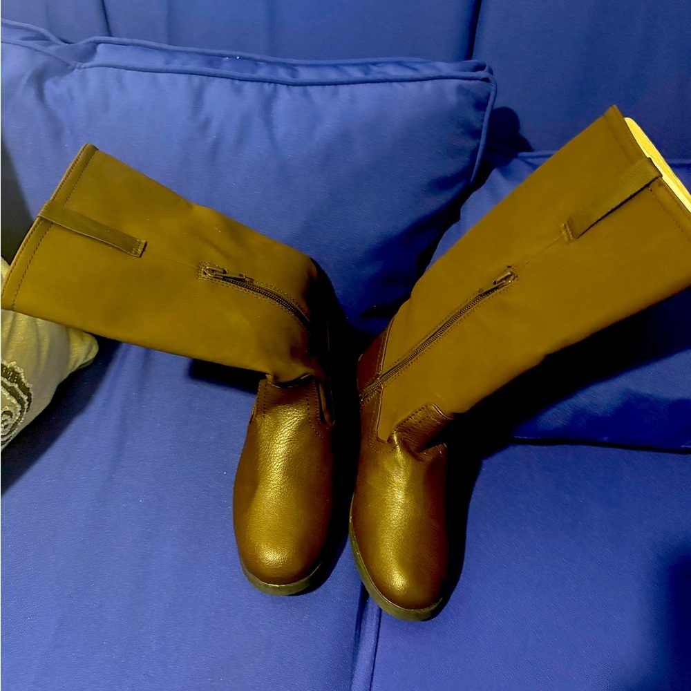 Girls brown boots